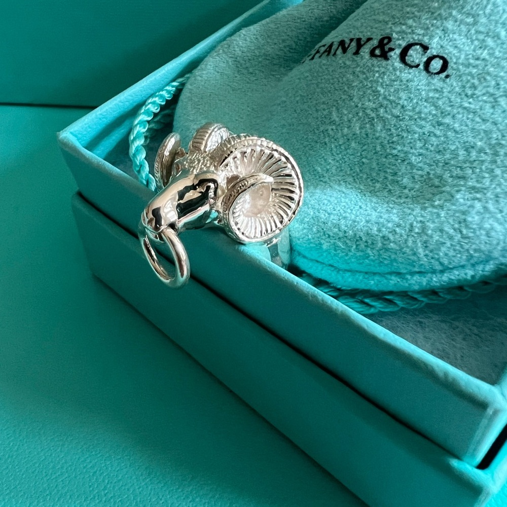 🌸🌸 Authentic Tiffany & Co. RARE Ram Head Knocker Ring - Picture 4 of 16